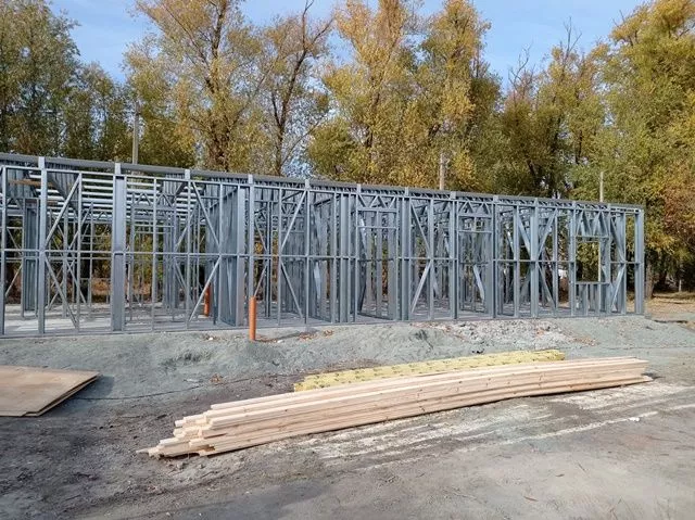 На стадионе «Горняк» строят новое здание и планируют благоустройство