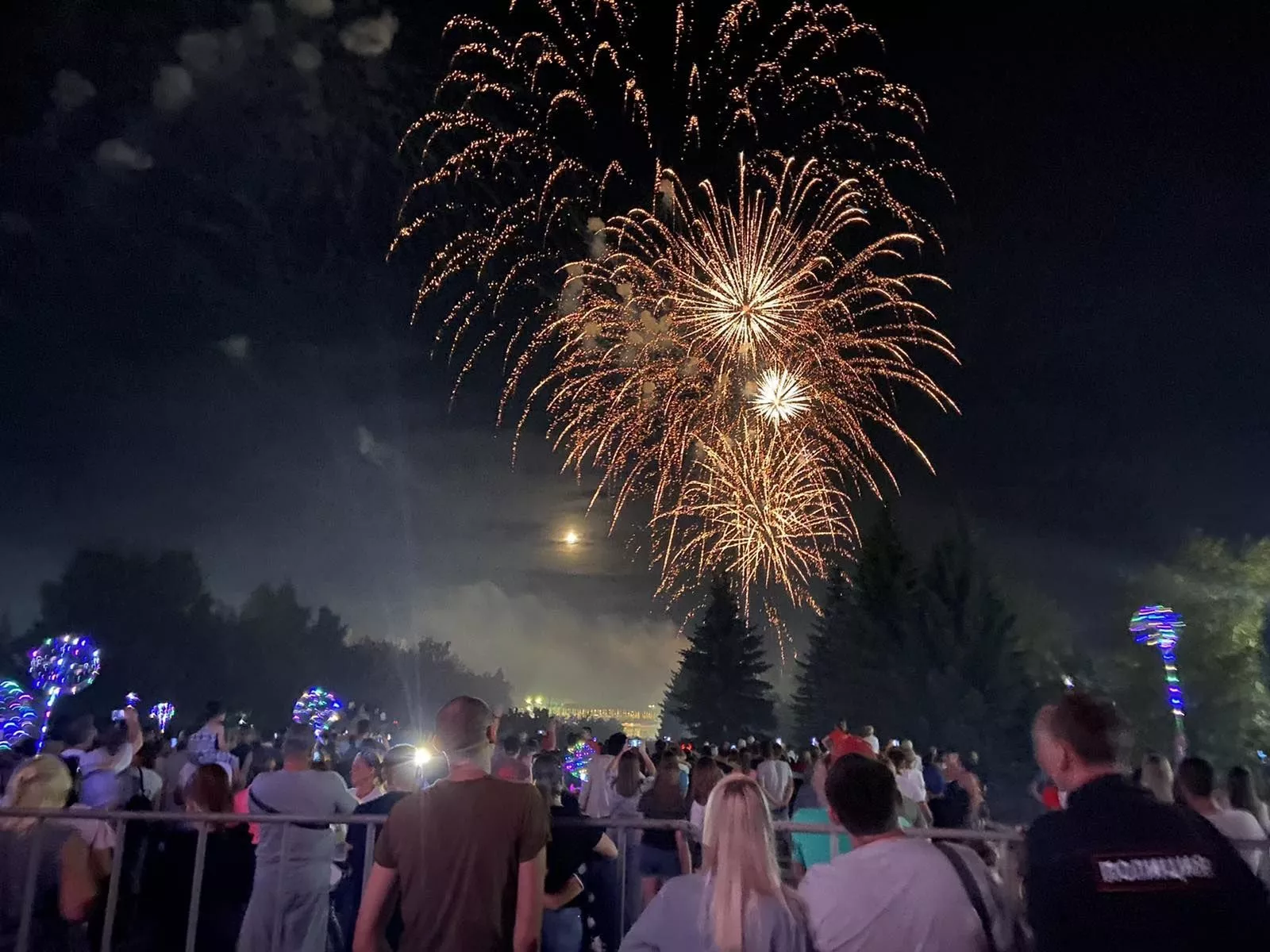 Салют в Копейске начнется в 22:00 часа