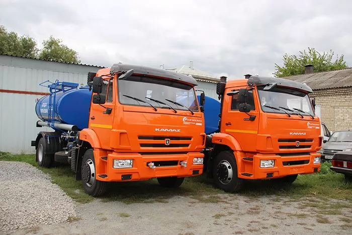 В Копейск доставили два новых автомобиля для подвоза питьевой воды