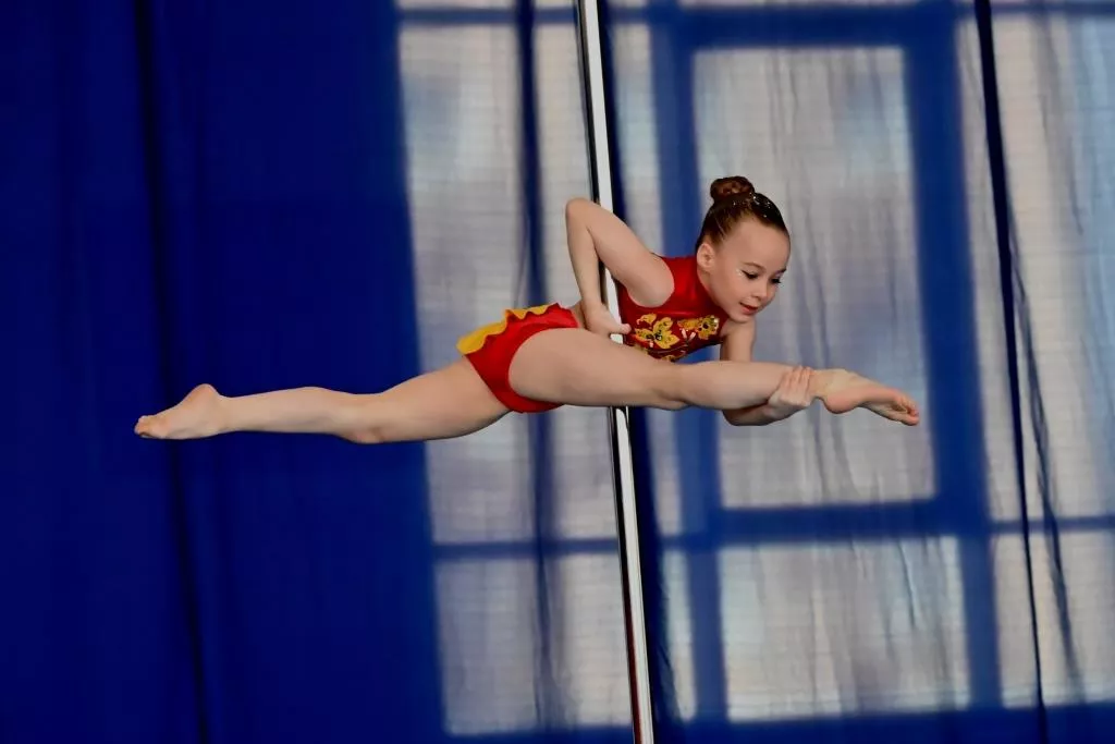 И снова впервые в Копейске: пилоны и воздушные акробаты