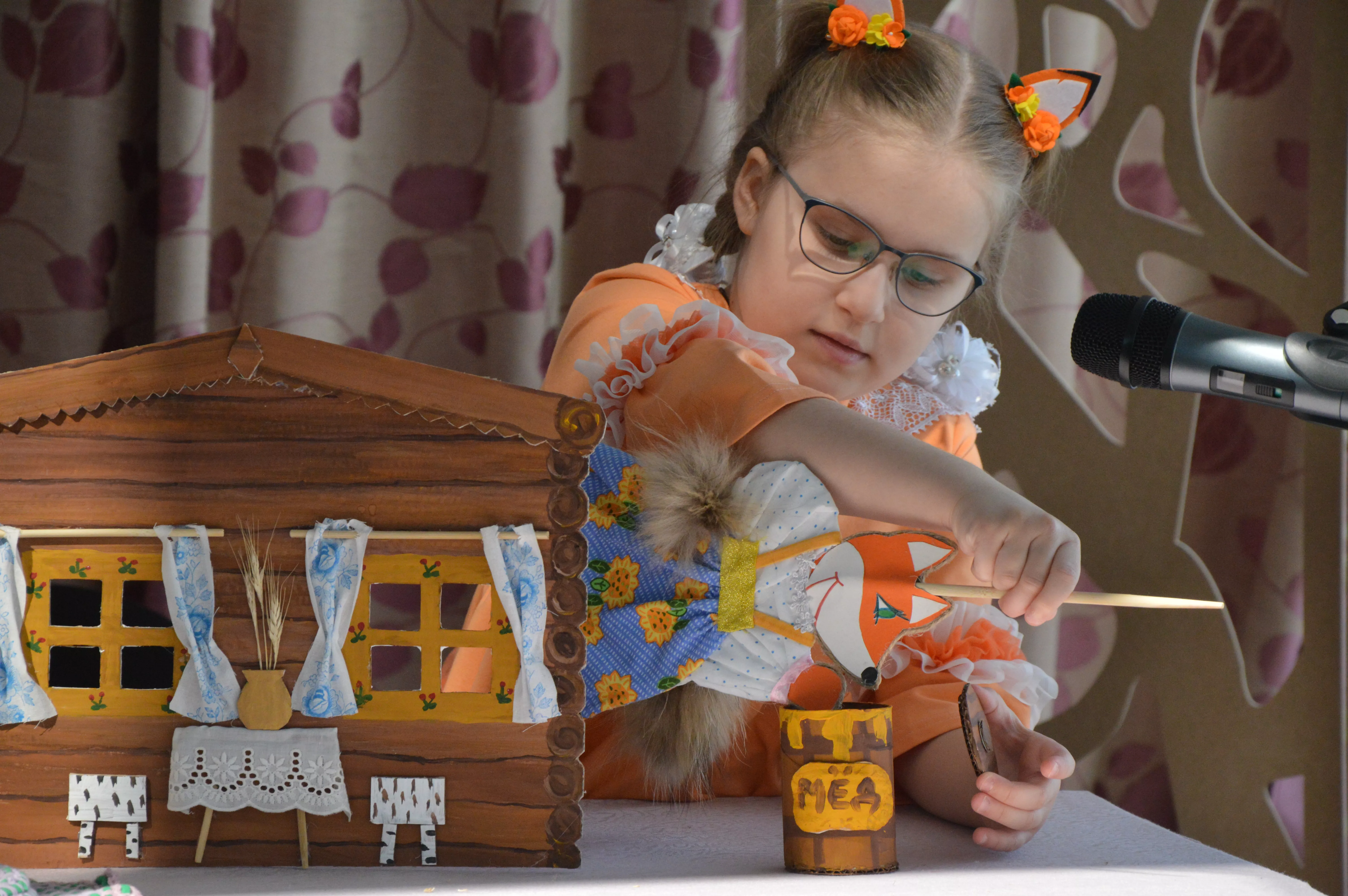 В Копейске театр уместился на детской ладошке