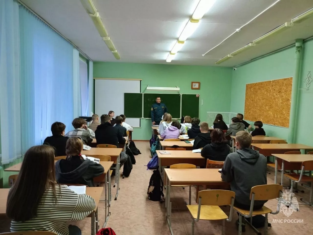 Сотрудники 6 пожарно-спасательного отряда провели беседу о поступлении в УрИГПС МЧС России: Возможности и перспективы.