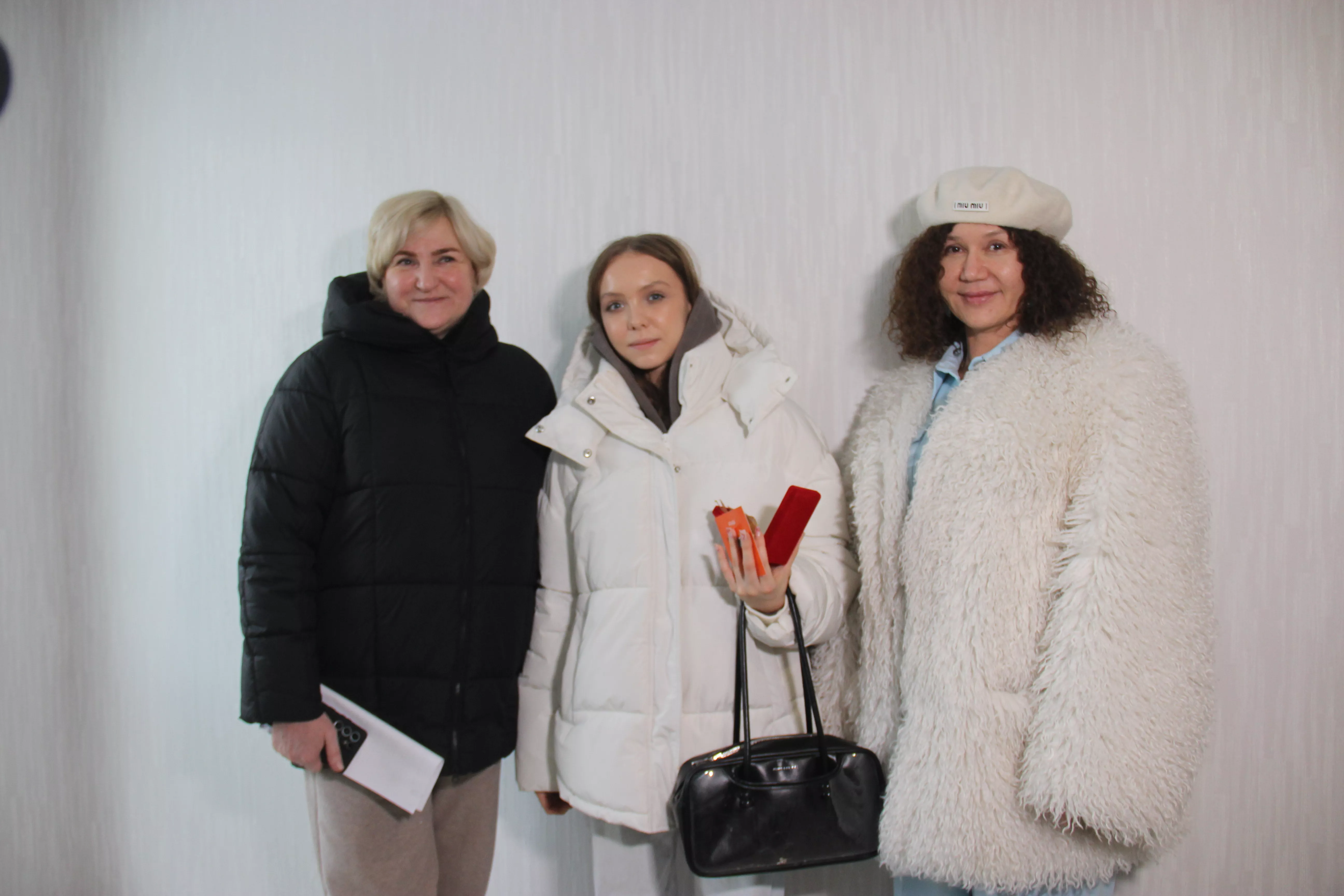 Министр социальных отношений региона и глава Копейска вручили ключи от квартир многодетной семье и детям-сиротам