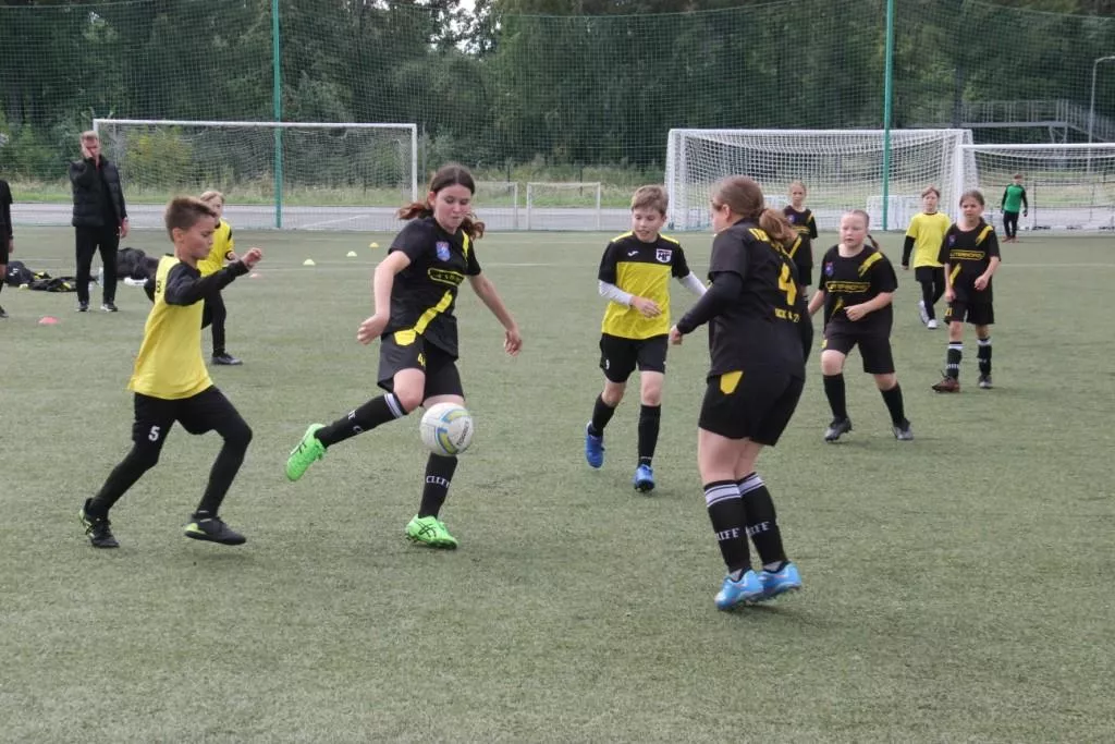 Потанинские девчонки с мячом на ты