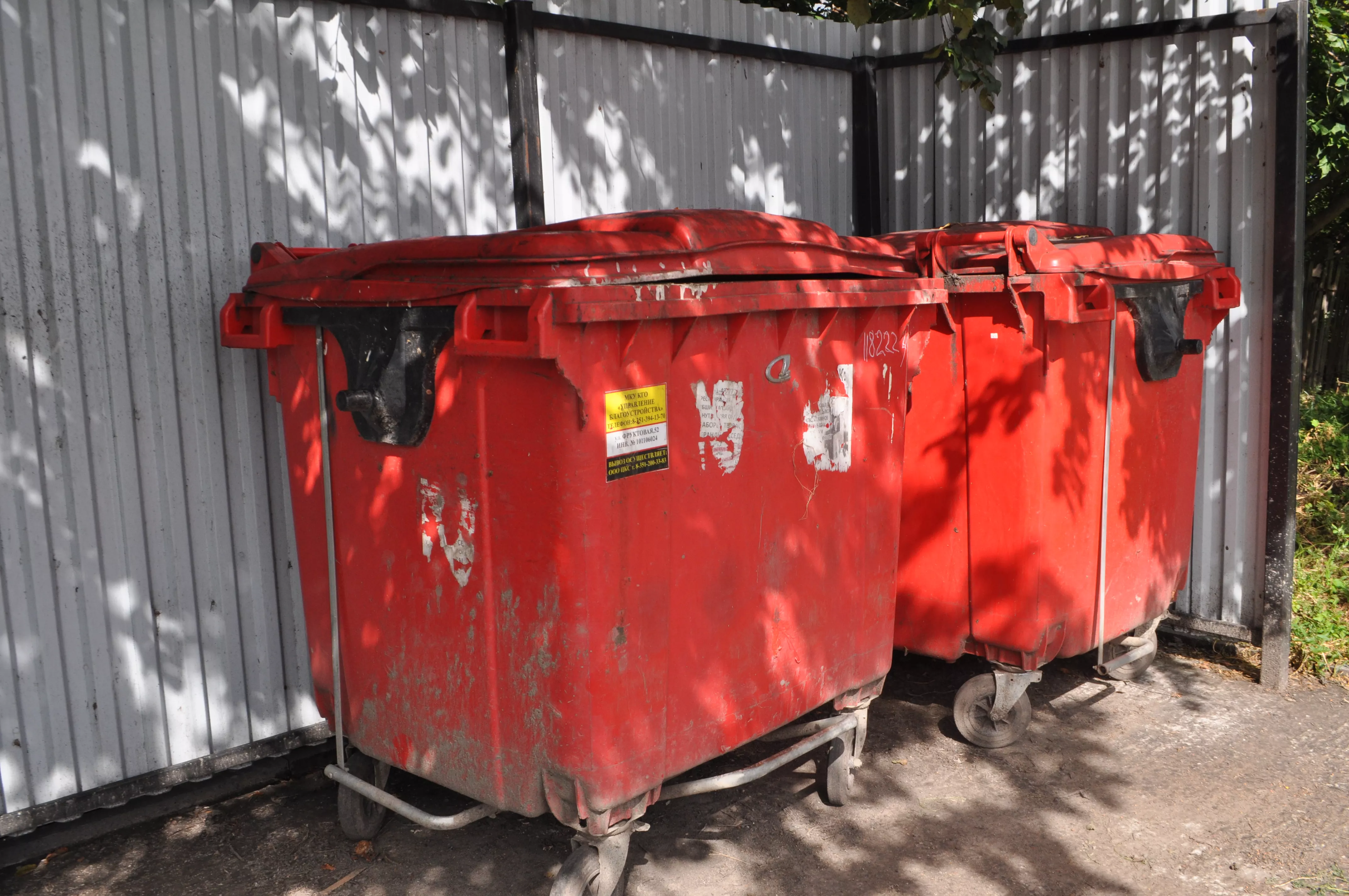 В Копейске продолжаются работы по очистке городских территорий от мусора