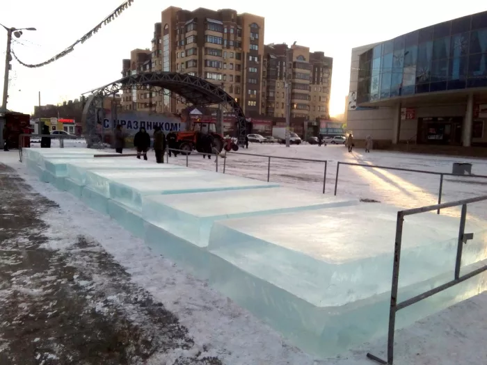 Строительству дан старт! На площади Трудовой Славы возводят ледовый городок