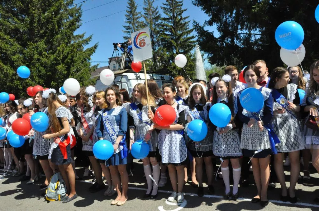 Через 2 часа на площади Красных Партизан начнется городской «Последний звонок»