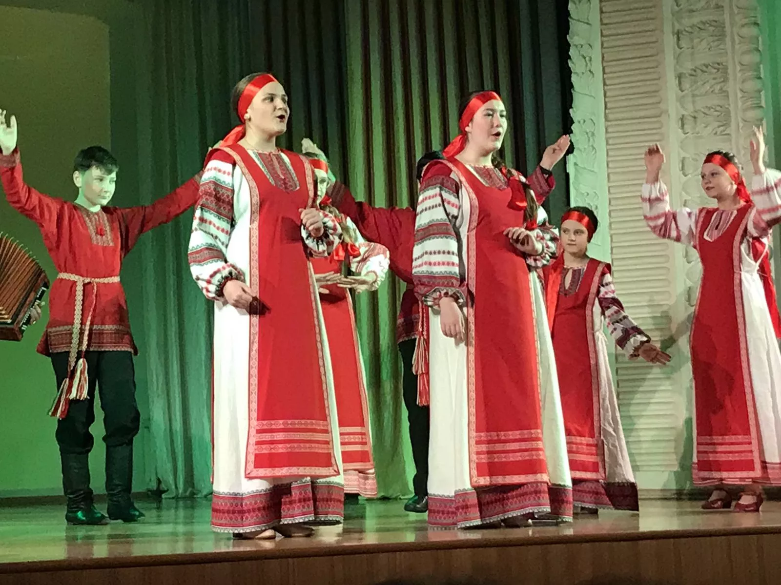 Зал был полон. Благотворительный концерт во Дворце творчества прошел на ура