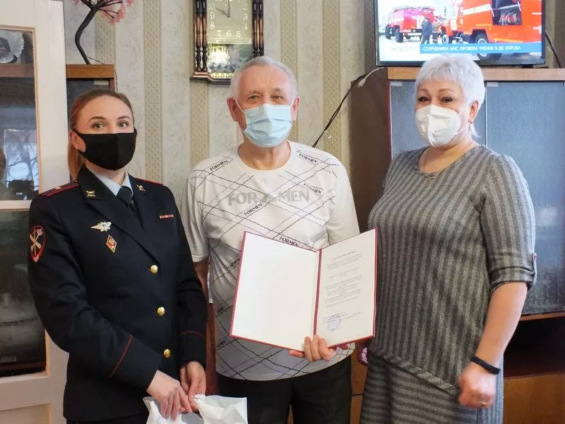 Сотрудники Отдела МВД России по городу Копейску поздравили с юбилеем ветерана органов внутренних дел Павла Ивановича Савукова