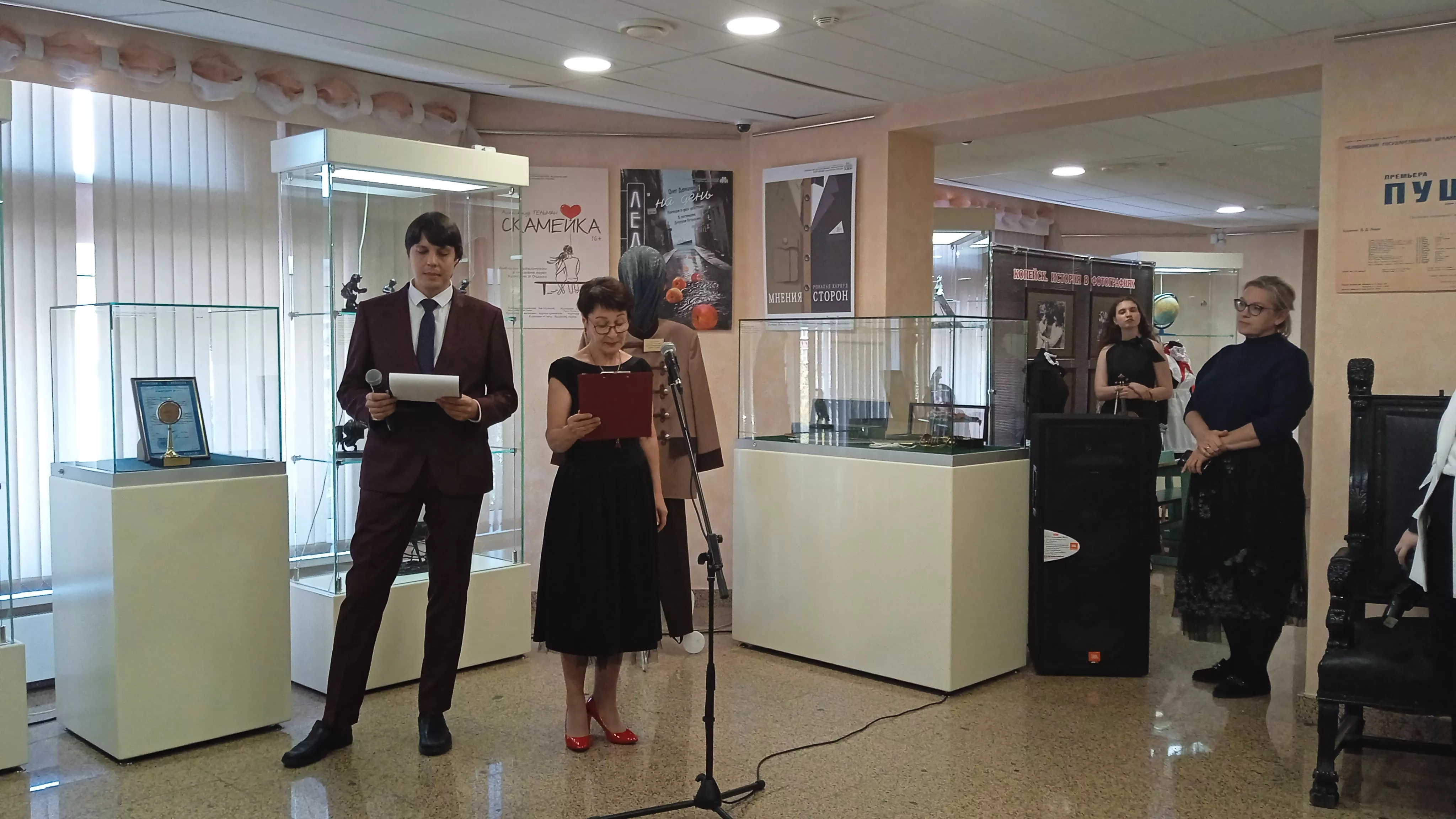 В Челябинской области проходит выставка Челябинского театра драмы им. Наума Орлова