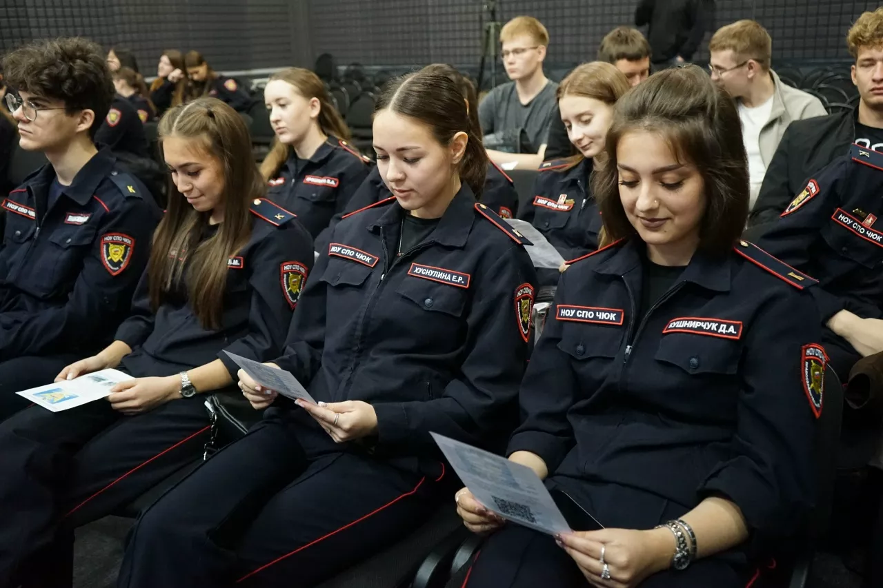В Челябинской области сотрудники ГУФСИН рассказали студентам юрколледжа о службе в уголовно-исполнительной системе