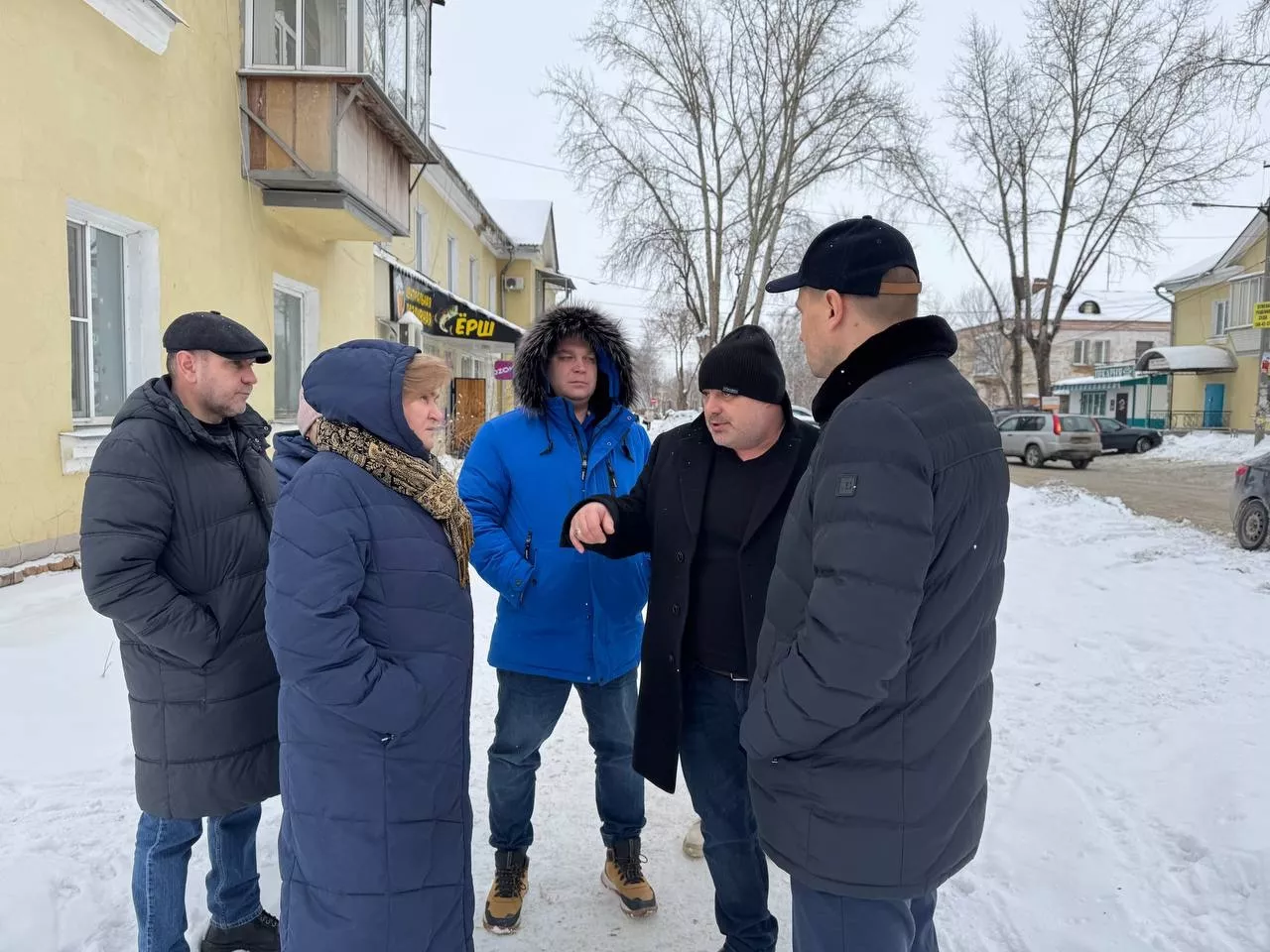 Глава города Копейска и депутаты встретились с жителями Вахрушево для обсуждения подключения к системе водоотведения