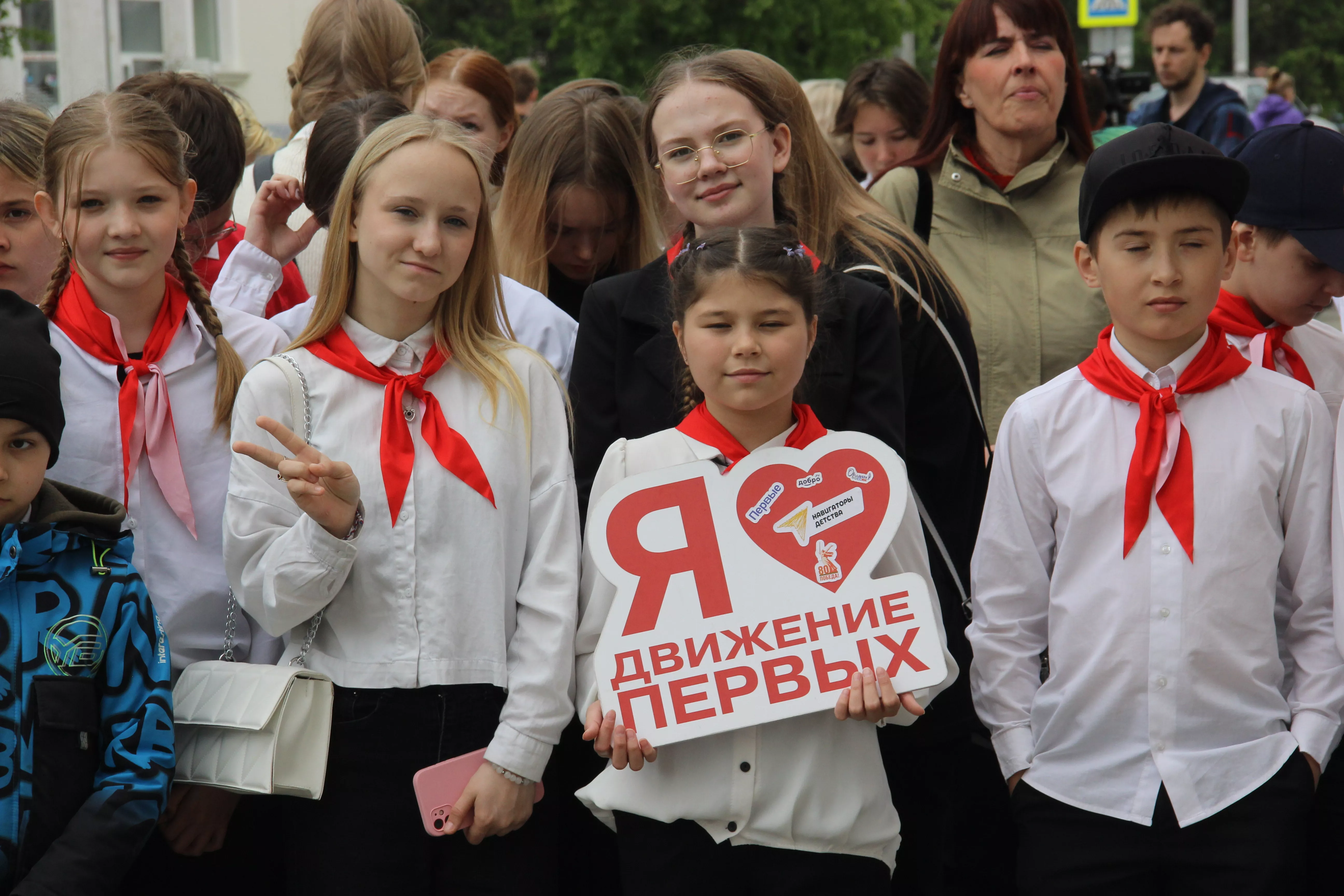 Юные копейчане отметили День пионерии новыми достижениями и вступлением в «Движение Первых»