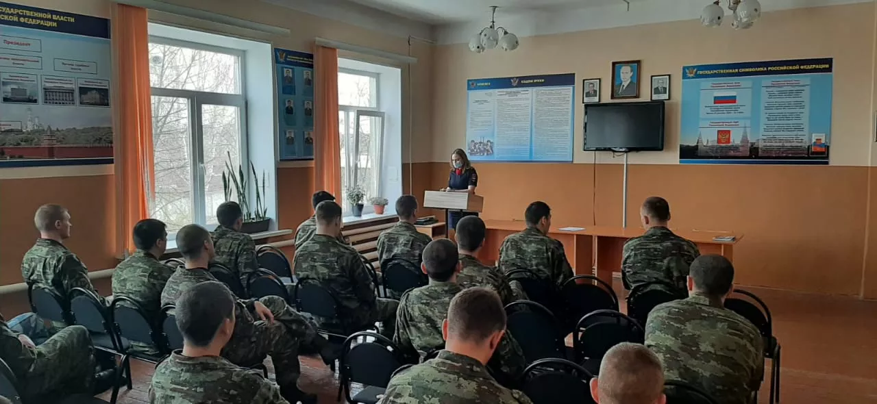 Сотрудники ГИБДД Копейска провели специалистам колоний профилактическую беседу