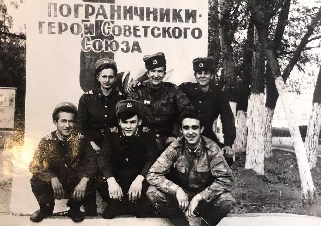 Обман медкомиссии и встреча с Ельциным. Известные копейчане поделились армейскими историями