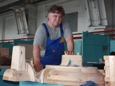 Из дерева - в металл