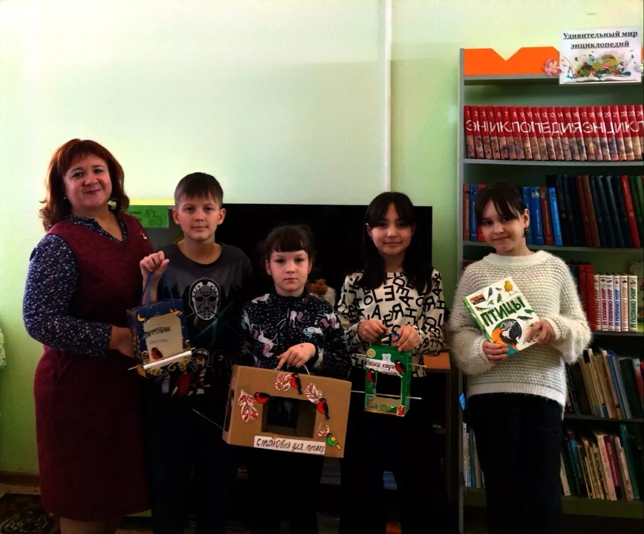 Помощь птицам зимой: изготовление кормушек своими руками