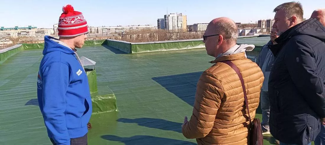 Антон Рыжий проверил качество ремонта кровли в Детской городской клинической больнице № 1