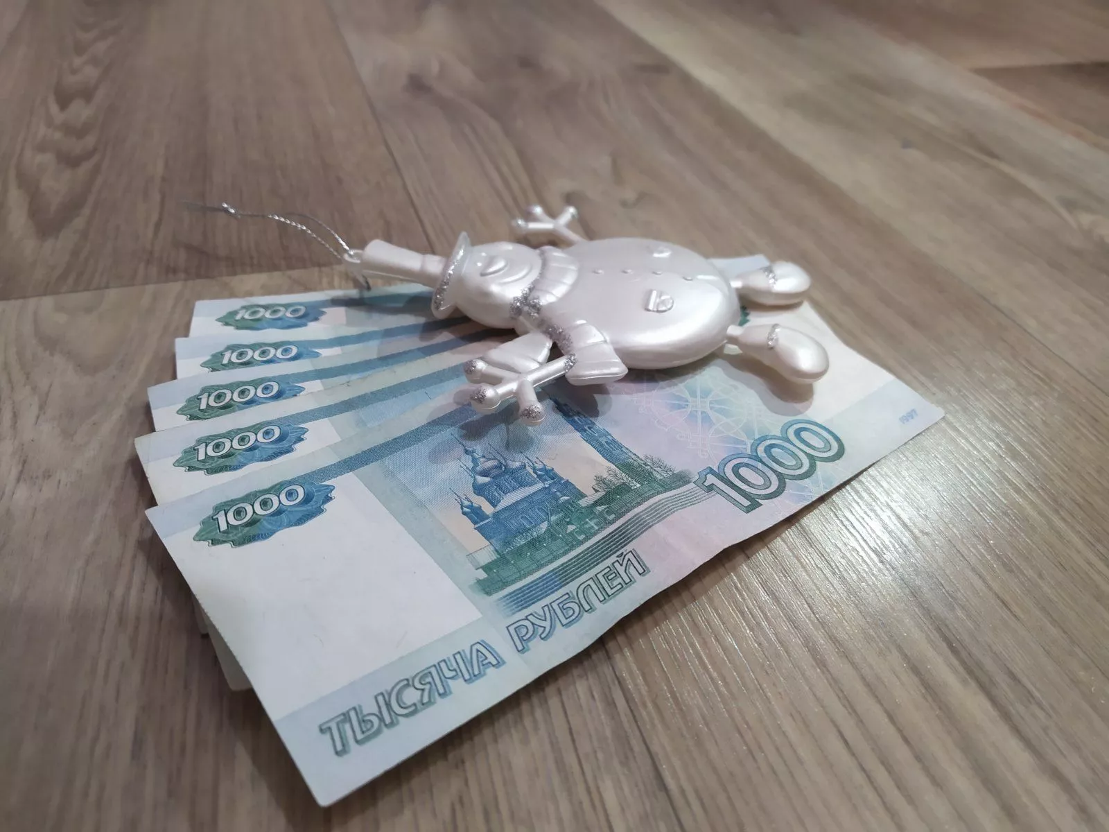 Выплату семьям с детьми до 7 лет начали переводить с 21 декабря