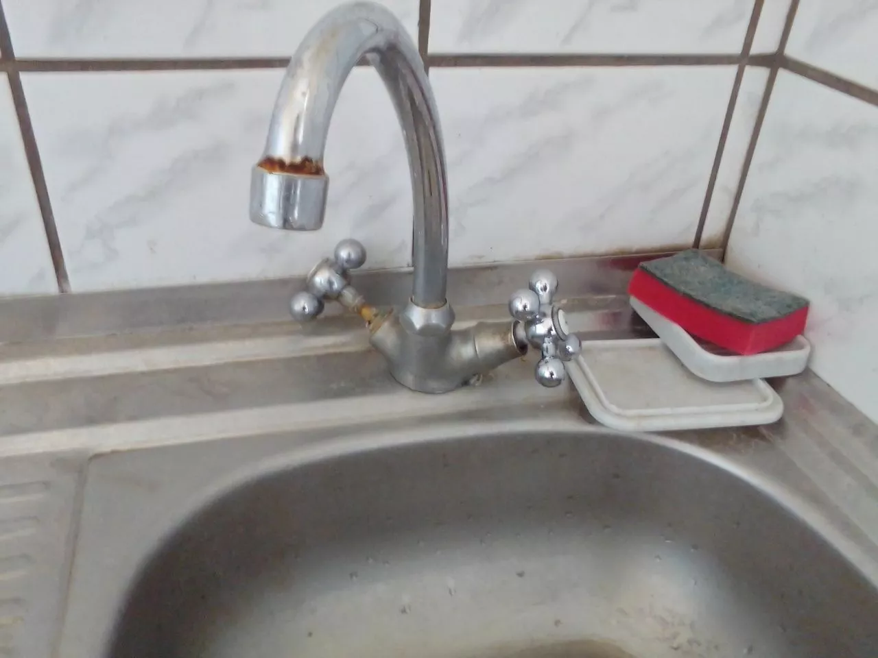 Часть домов поселка Октябрьского осталась без воды из-за аварии