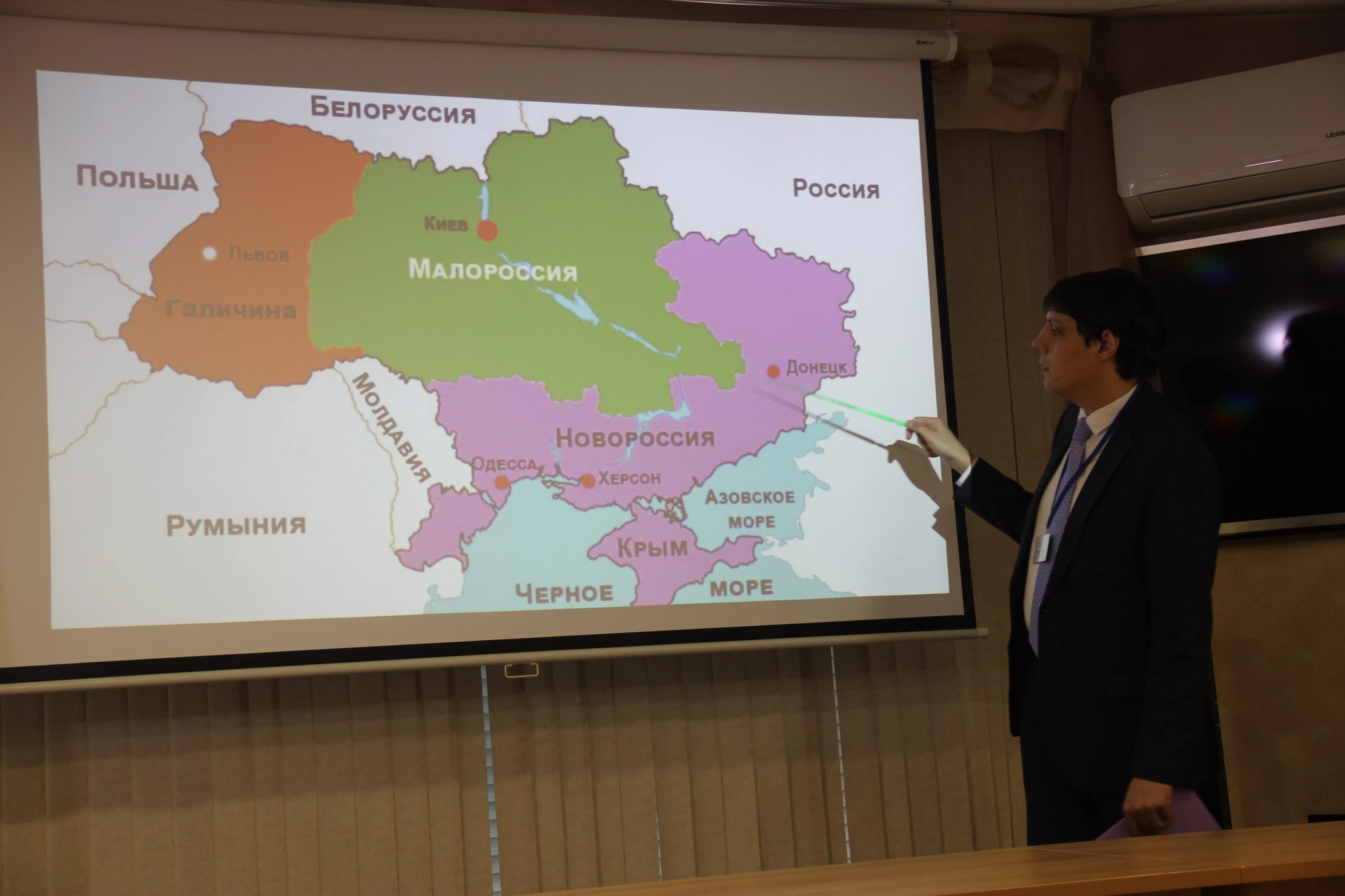 В Копейске студенты посетили исторический урок, посвящённый Дню воссоединения с ДНР и ЛНР