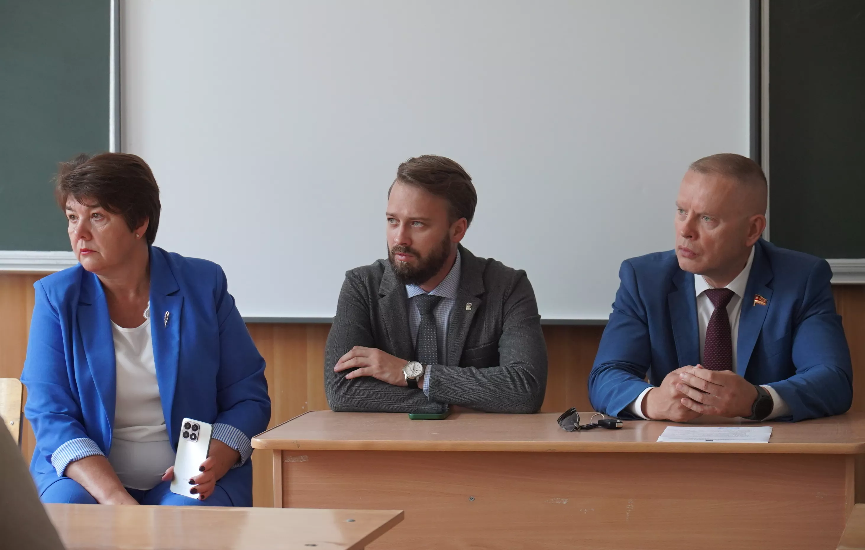 «Единая Россия» проверила ход ремонтных работ в школе №53 Челябинска