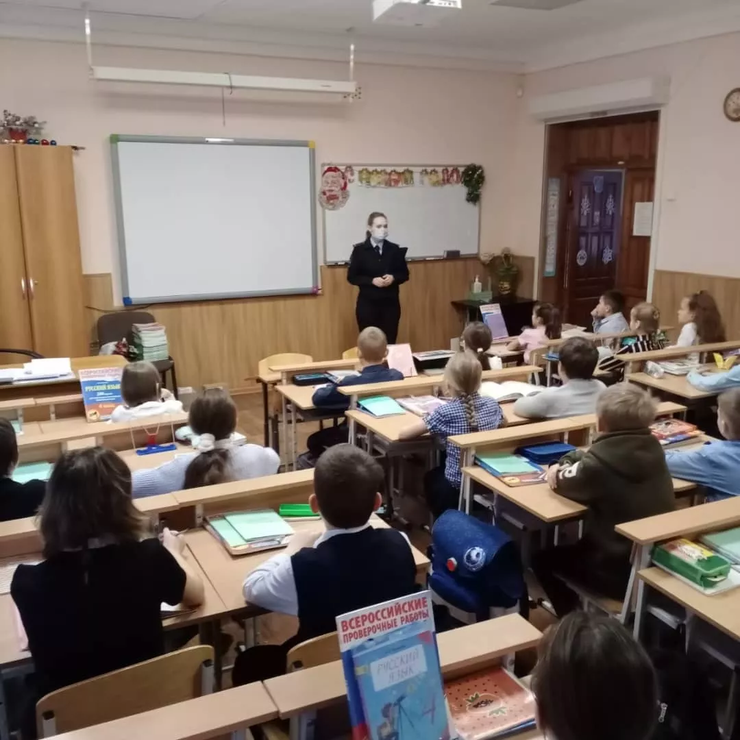 Полиция Копейска напомнила школьникам правила поведения на дороге