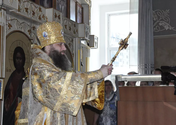 Митрополит Никодим приехал в копейский храм Покрова Пресвятой Богородицы