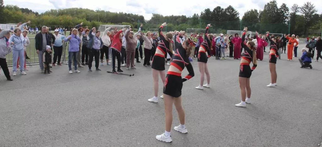 Физкультура объединяет поколения: как прошёл День физкультурника на стадионе "Химик"