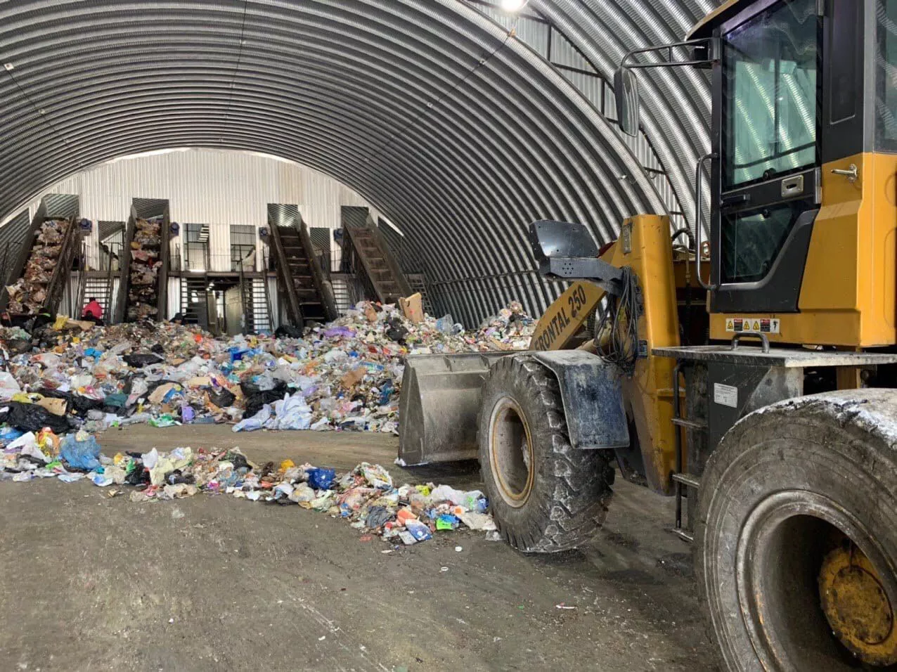 На мусорном полигоне под Челябинском нашли документы многодетной семьи