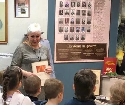 Полицейские города Копейска провели экскурсию для детсадовцев