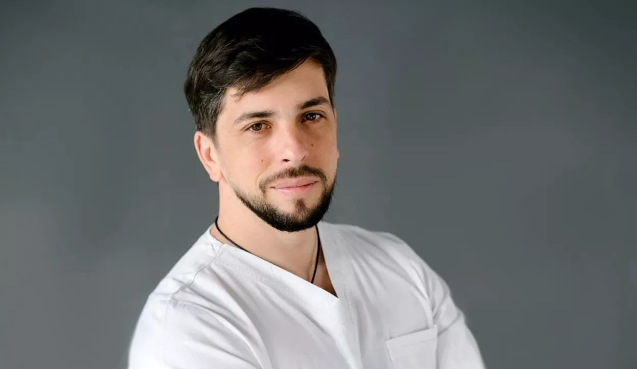 Специалист назвал первые признаки варикоза и дал советы по лечению