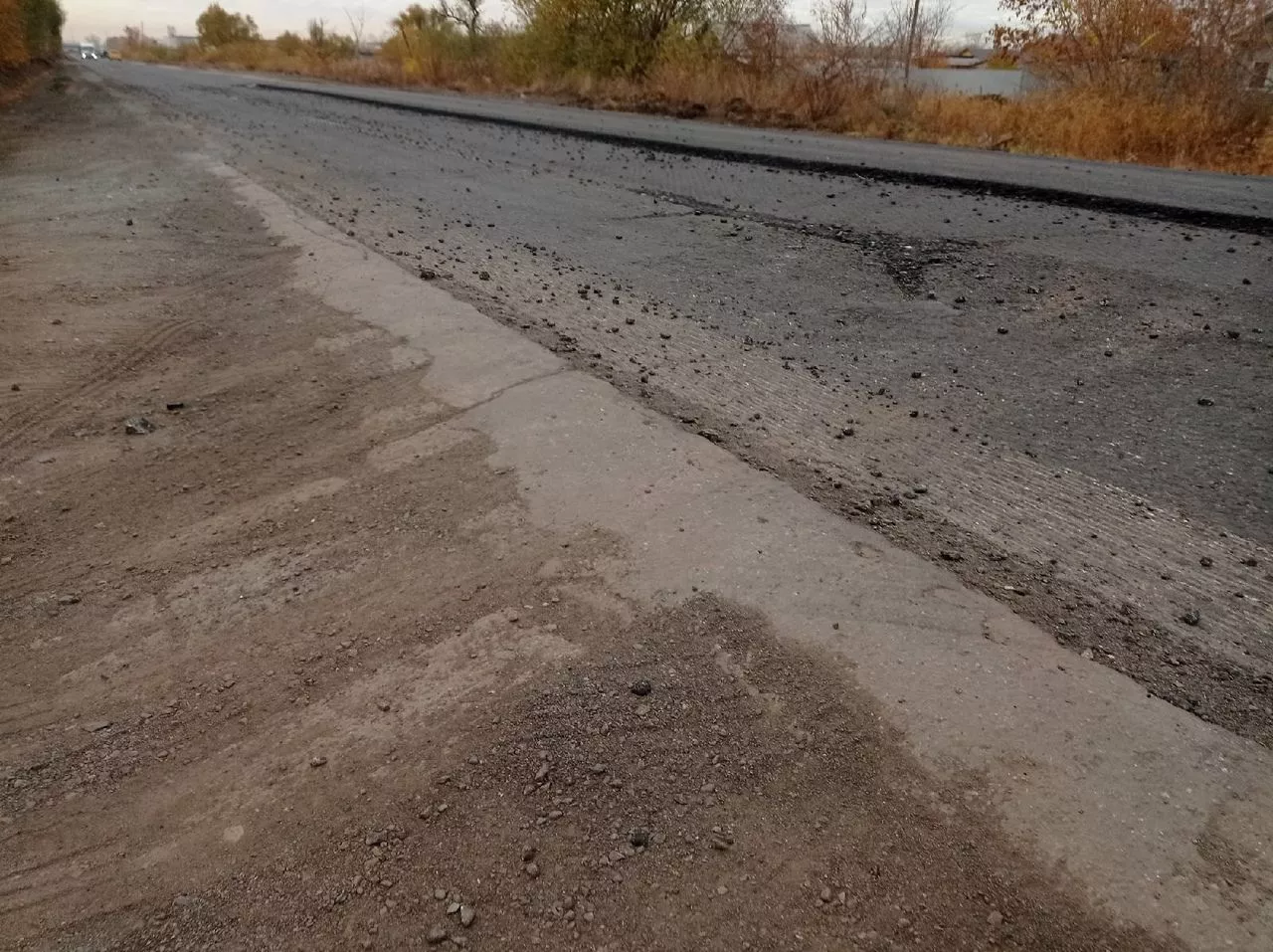 На дороге в Копейске укладывают асфальт повышенной надежности