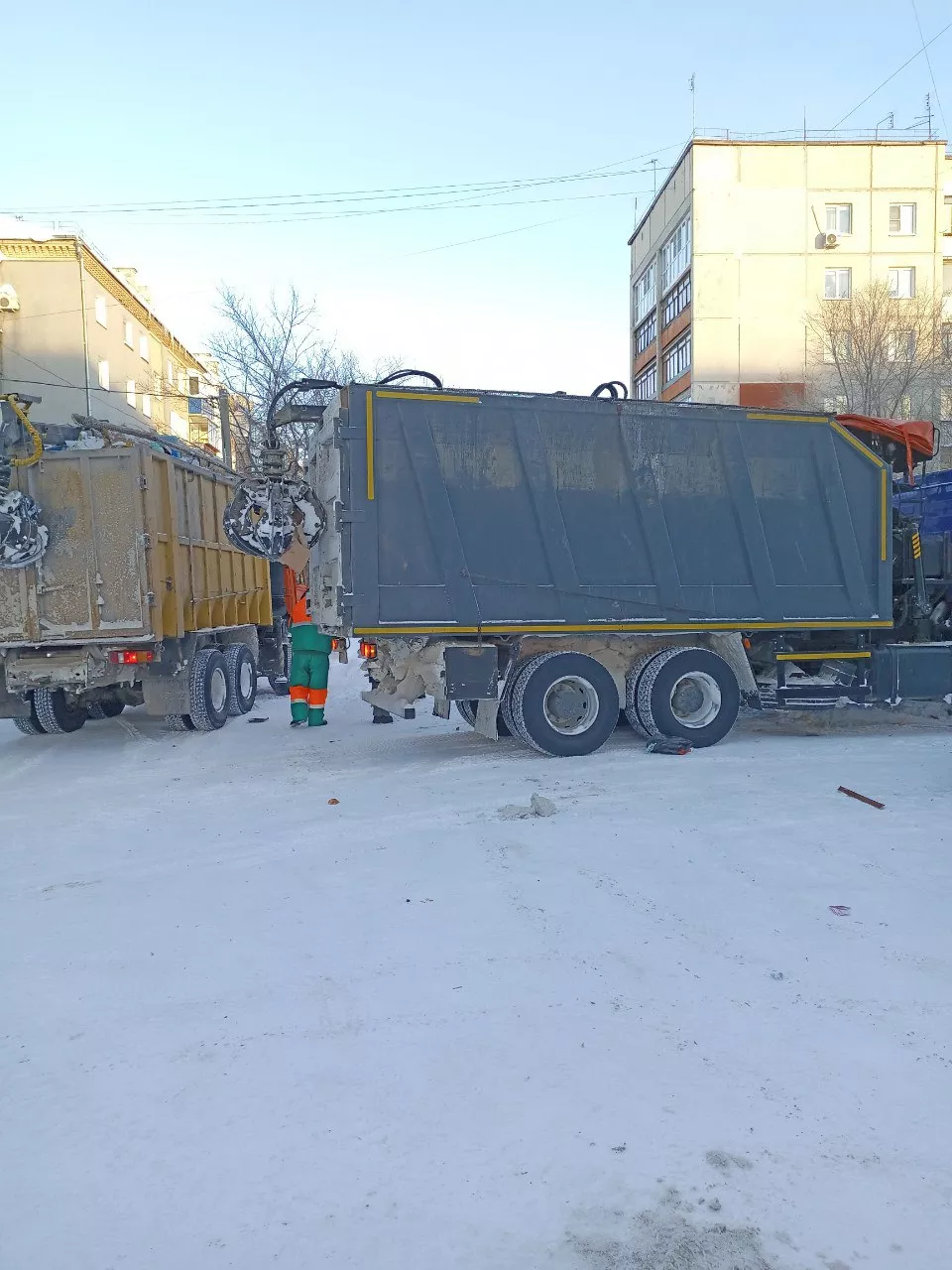 В Копейске для уборки мусора привлекают специализированную технику