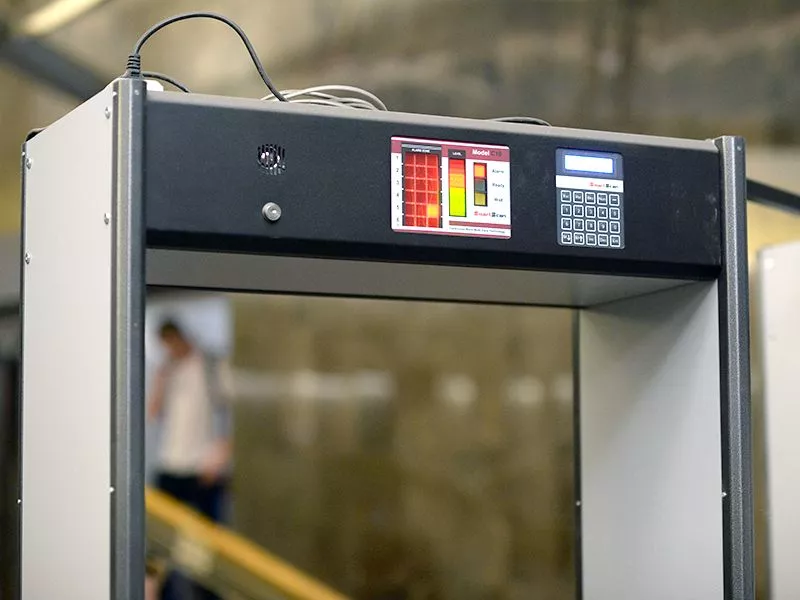 В Копейске установили металлодетекторы на входах в учреждения соцсферы