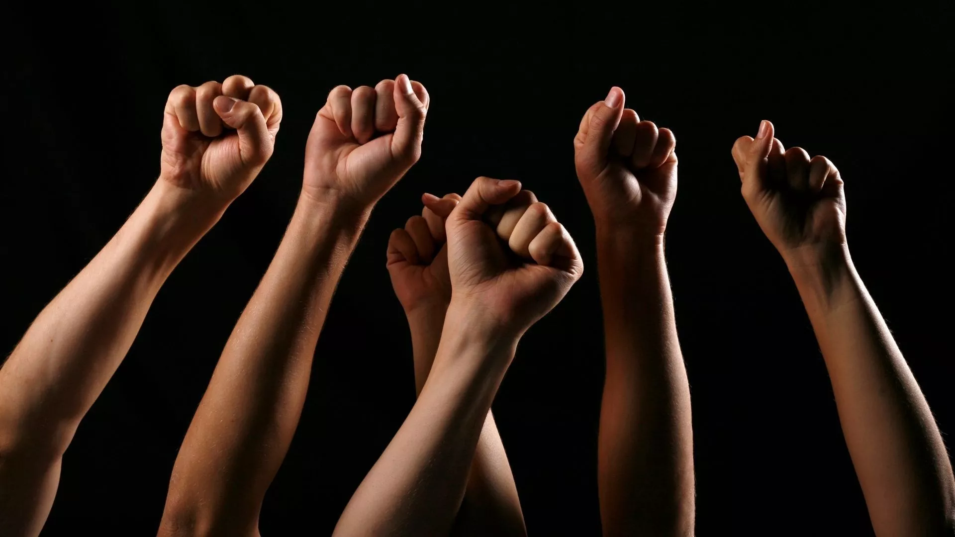 Следственный комитет напомнил об ответственности за участие в несанкционированных акциях