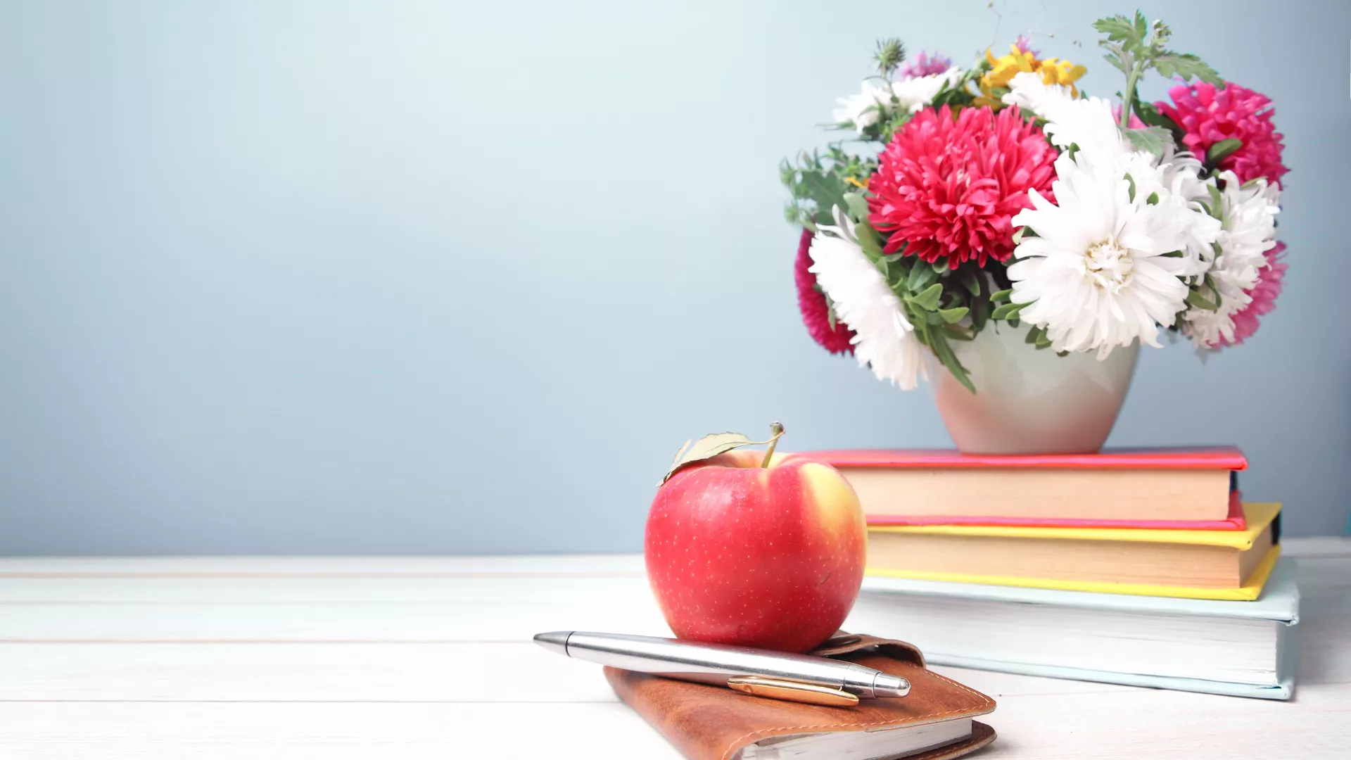 В Челябинской области продолжается прием заявок на участие в 2022 году в программе «Земский учитель»