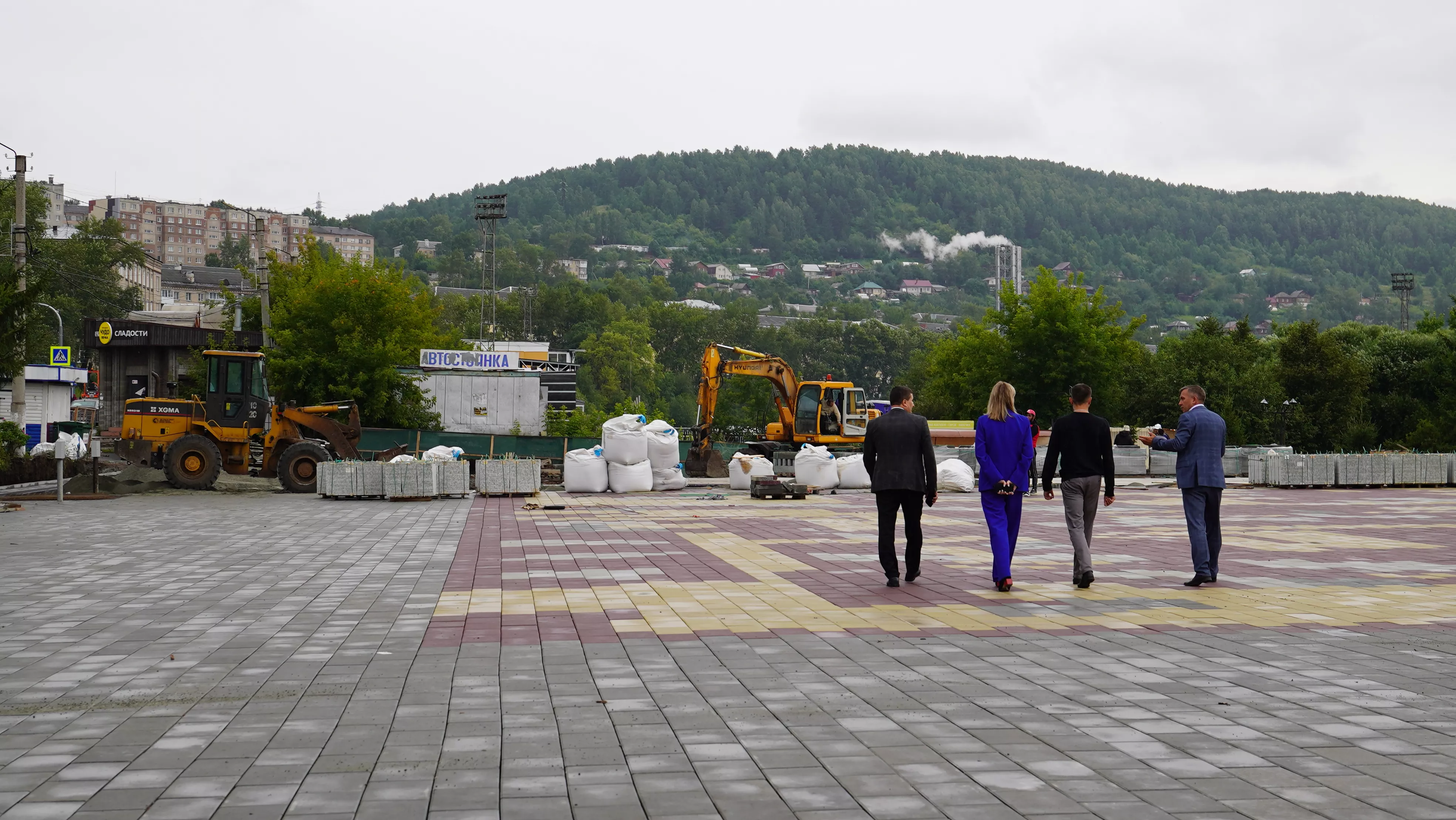 В Златоусте ремонтируют территорию около Дворца культуры «Металлург»