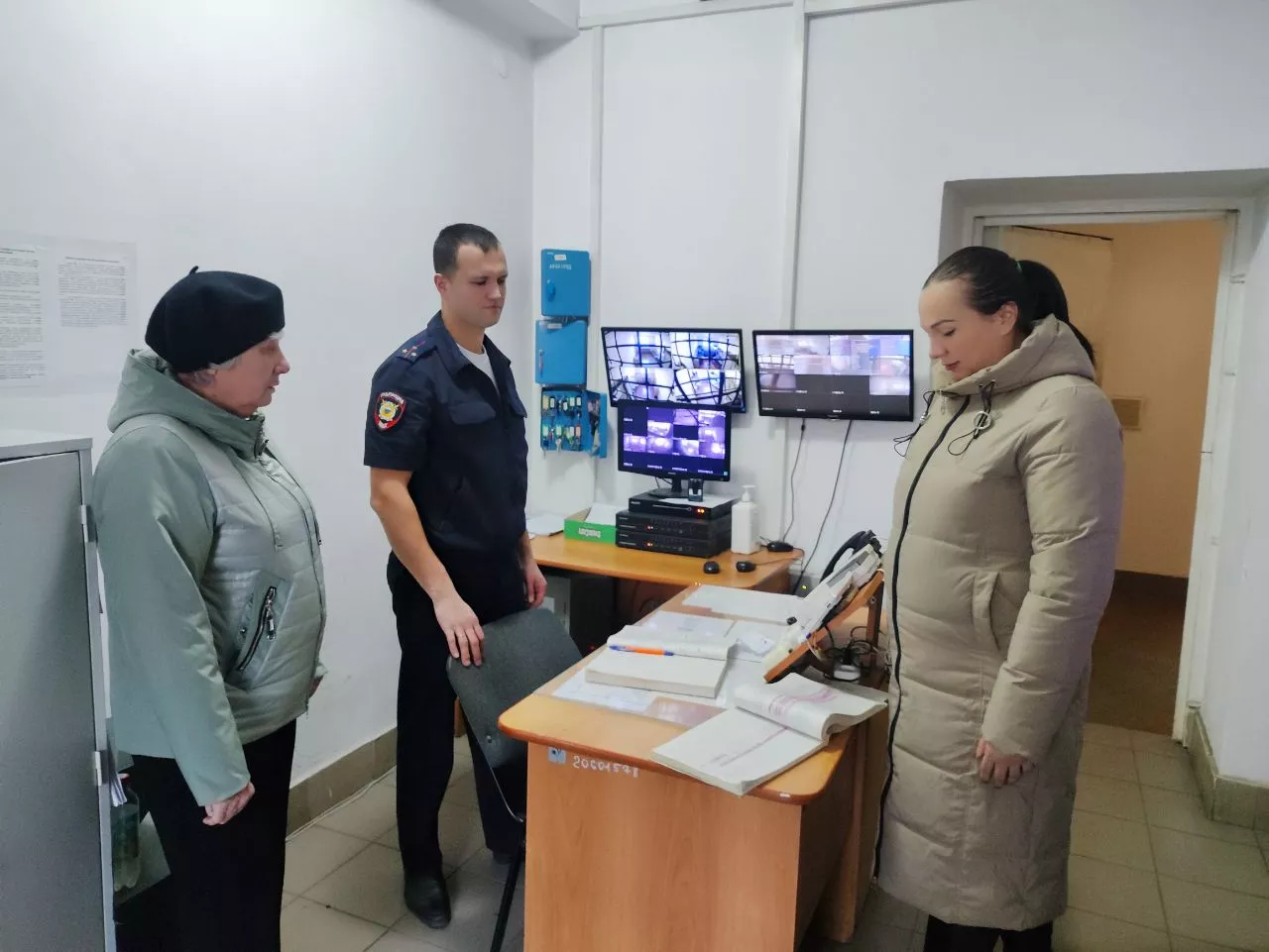 Копейские полицейские рассказали студентам о работе изолятора временного содержания