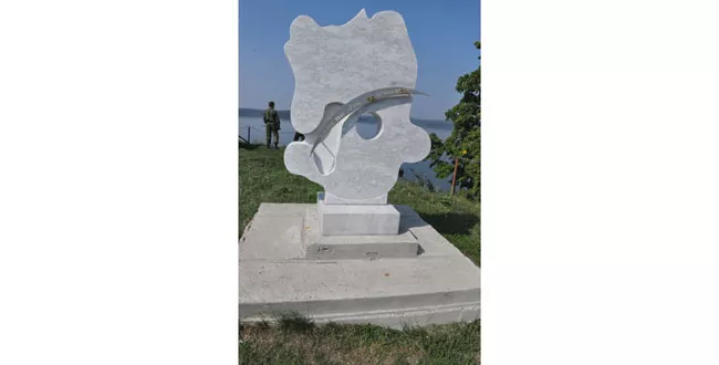 Стела метеориту "Челябинск"