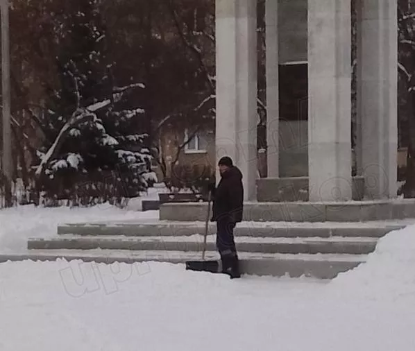 В Копейске от снега очищают не только автодороги, но и пешеходные зоны