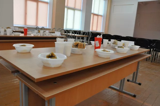 В копейской школе № 49 открыли столовую