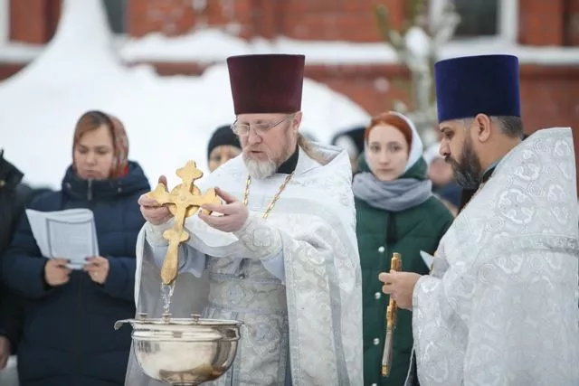 Священник рассказал, что нужно сразу же сделать дома с крещенской водой