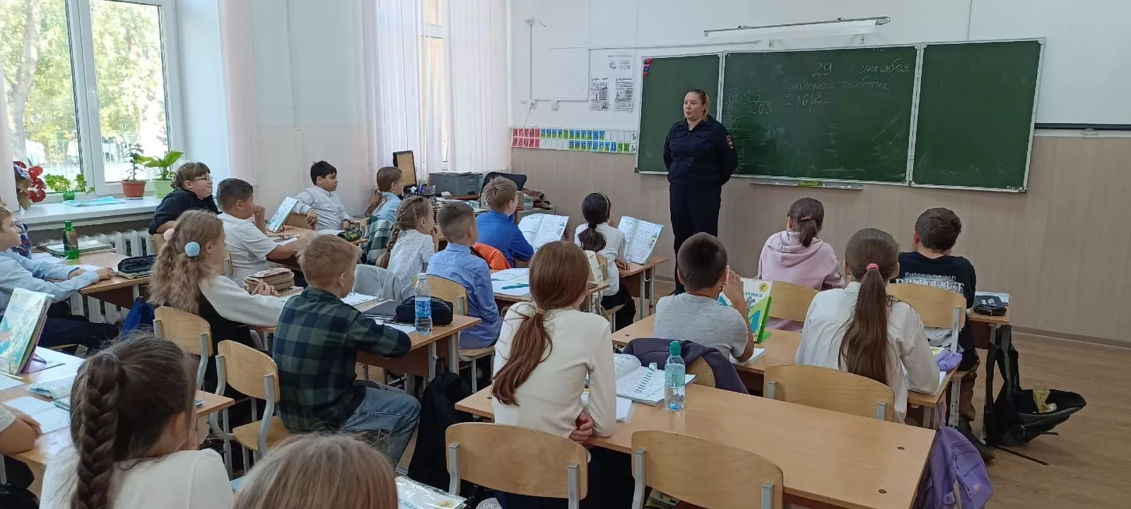  Копейские полицейские просвещают школьников