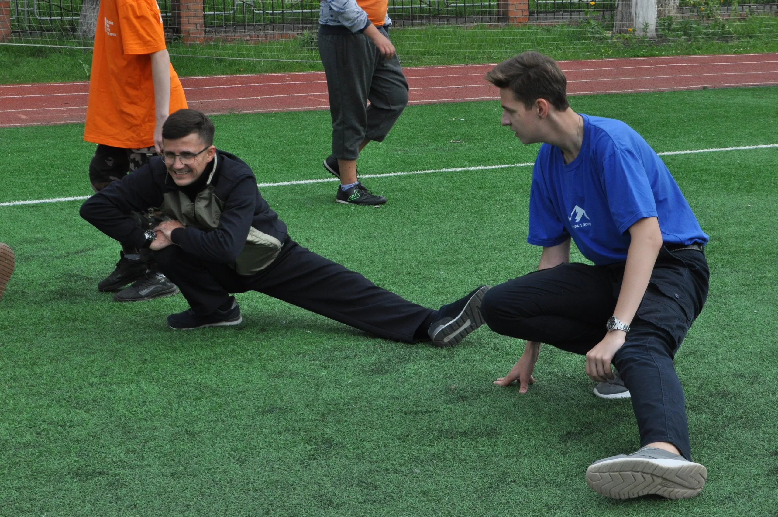 В День физкультурника копейчане провели зарядку на свежем воздухе