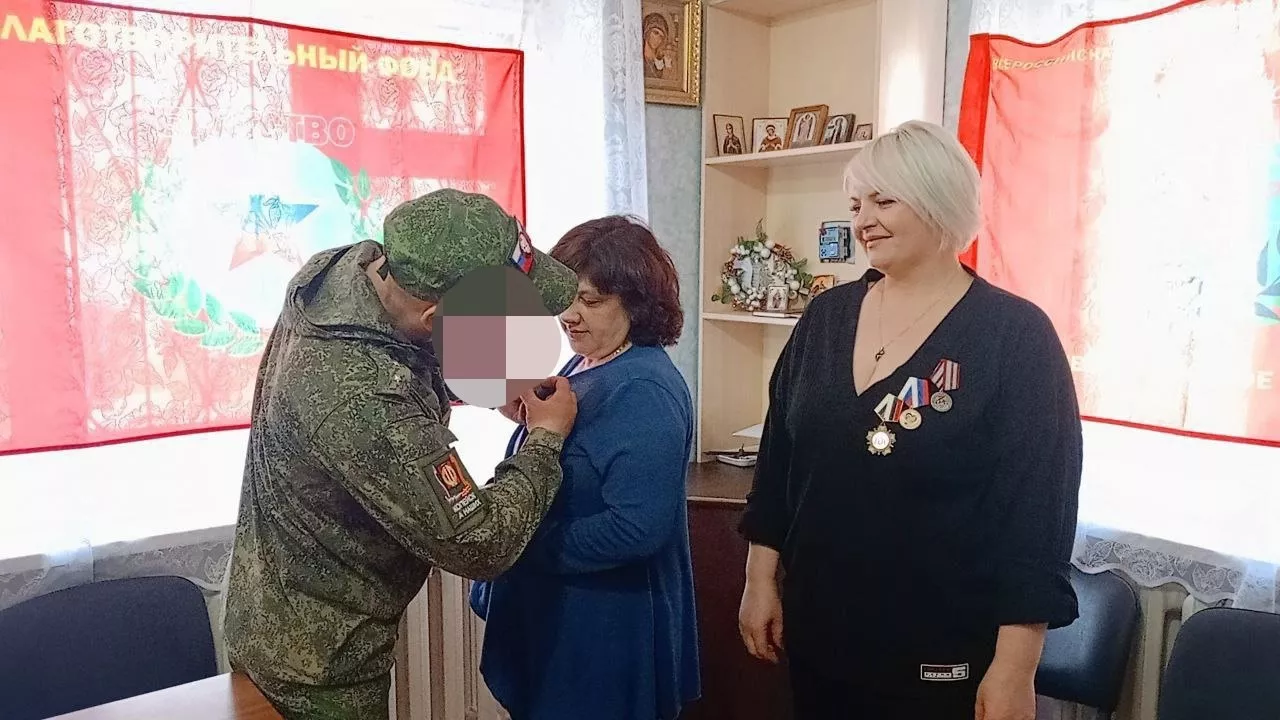 Директору копейского отделения благотворительного фонда «Боевое Братство» и волонтеру вручены медали 