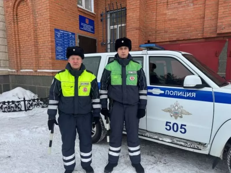 Копейские автоинспекторы выручили водителя, застрявшего в снегу