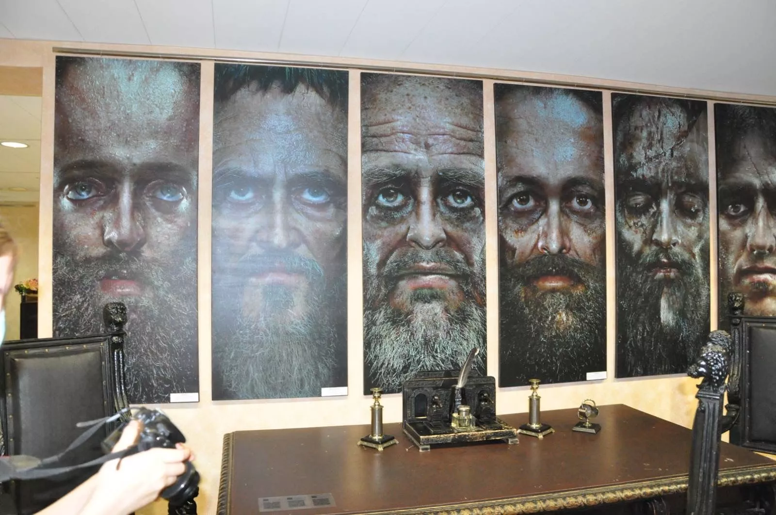 В Копейске прошло торжественное открытие художественной выставки «Ангел земной»