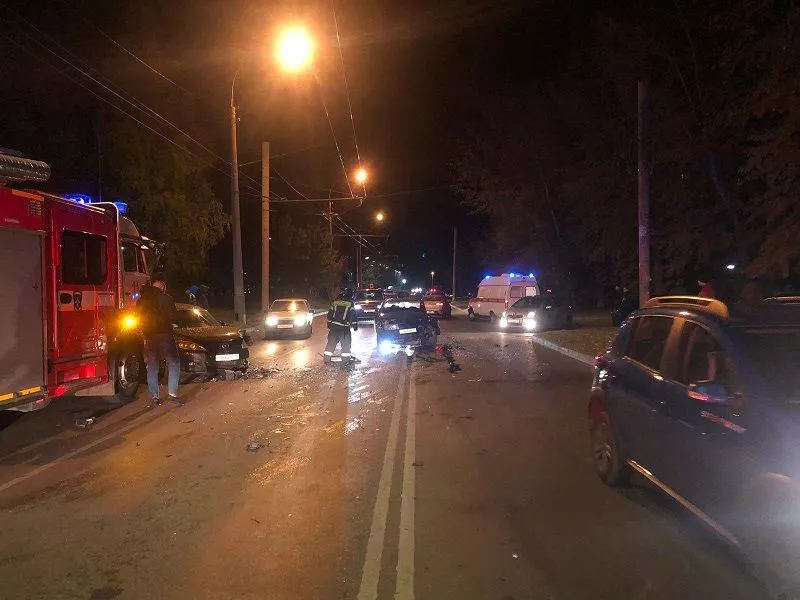 Нарушитель-рецидивист на скорости врезался в стоящий автомобиль на северо-западе Челябинска