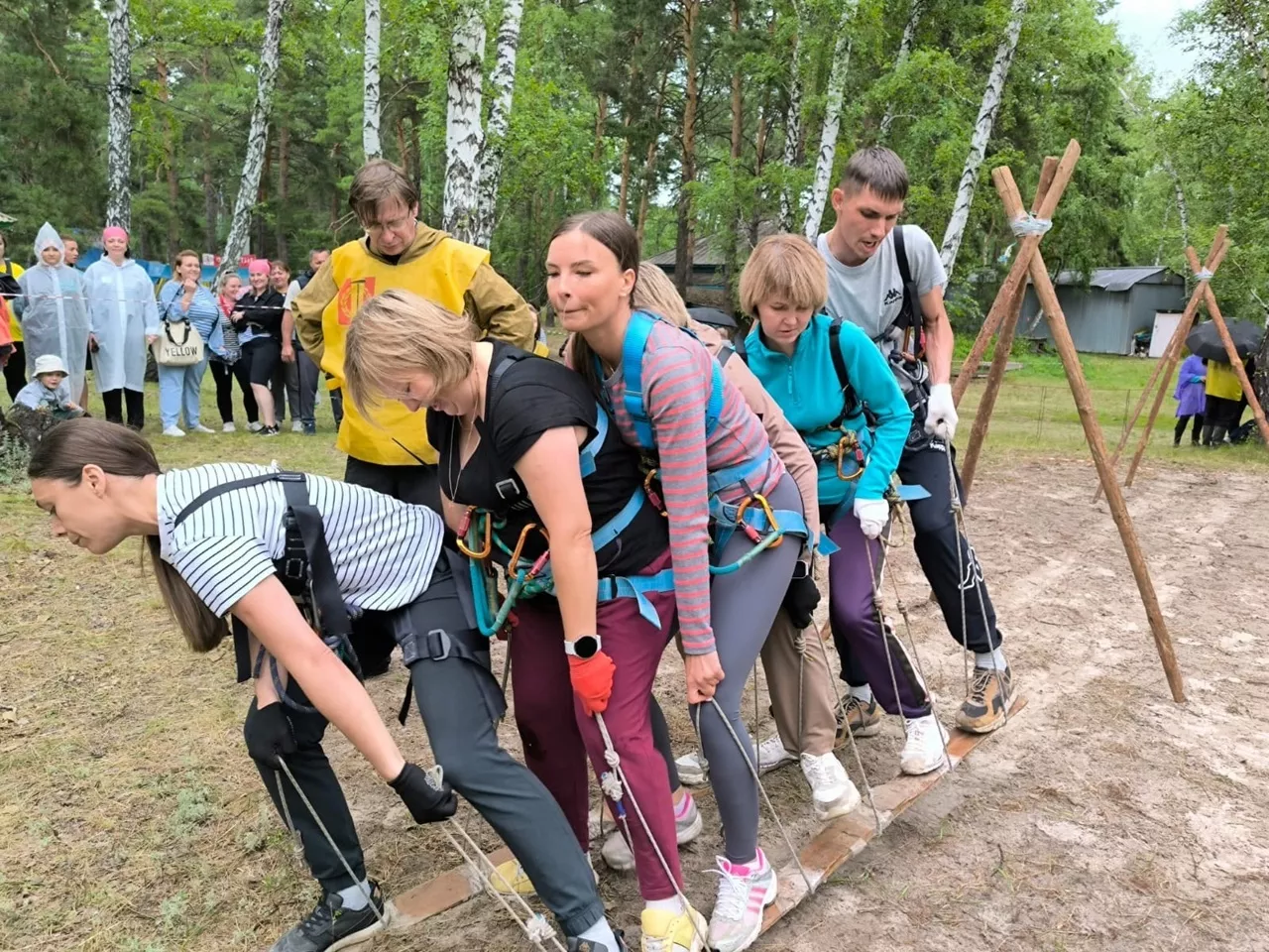 Копейские педагоги вязали узлы, ставили палатки и пели песни под гитару